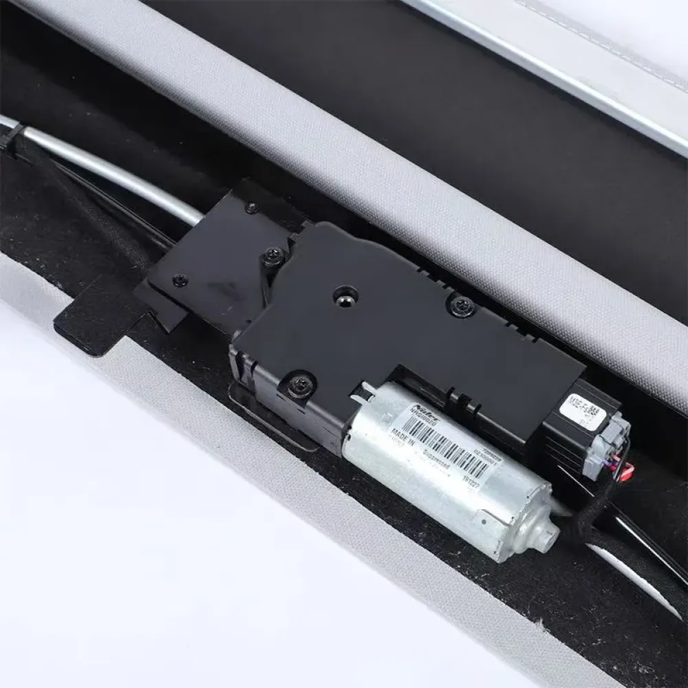Voice-Controlled Retractable Electric Sunshade for Tesla Model 3